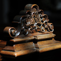 Kirchenbank Detail / ,