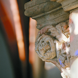 Detail Kirche polichrom / P. Gerfried Sitar