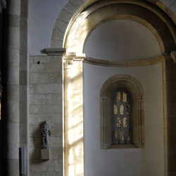 Seitenapsis Licht/Schatten / ,