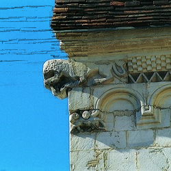 Kirche außen detail / P. Gerfried Sitar